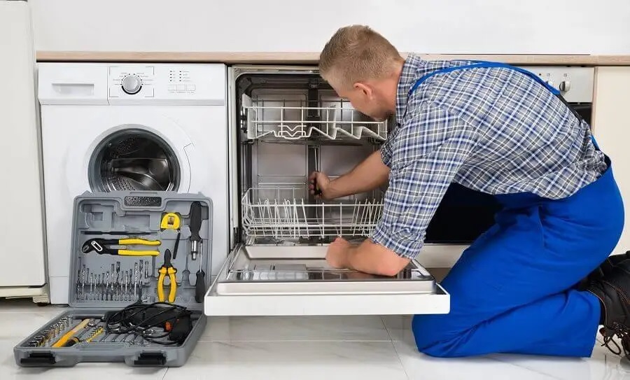 Nallıhan Termodinamik servisi teknisyen ekibi beyaz eşya tamiri yaparken